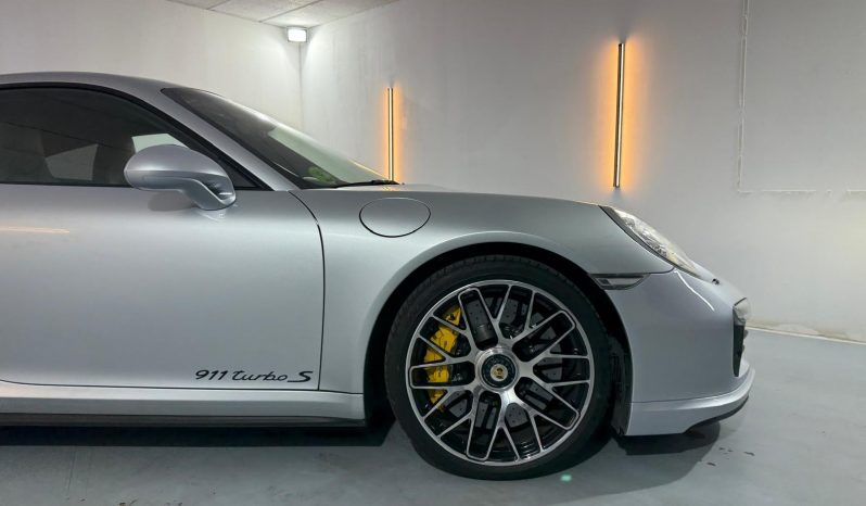 PORSCHE 911 Turbo S Coupe lleno