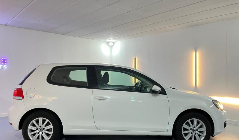 VOLKSWAGEN Golf 1.6 TDI 105 CV lleno